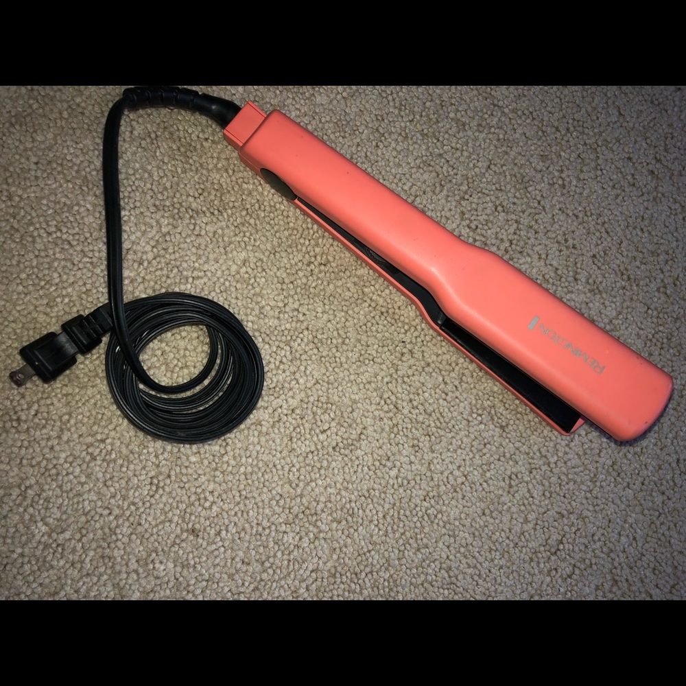 Remington flat iron- 1 1/2”